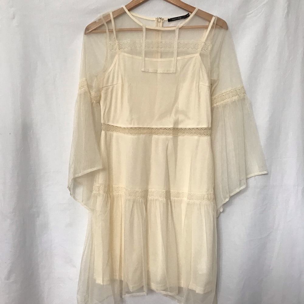 NWOT Doe & Rae Boho Bell Sleeve Dress